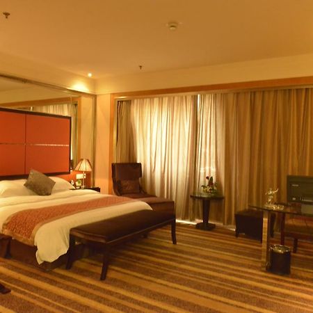 Sprot-Life Garden Hotel Wuhan Bagian luar foto