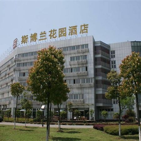 Sprot-Life Garden Hotel Wuhan Bagian luar foto