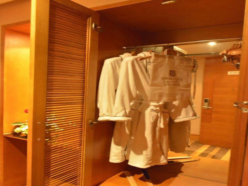 Sprot-Life Garden Hotel Wuhan Bagian luar foto