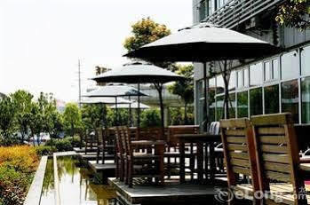 Sprot-Life Garden Hotel Wuhan Bagian luar foto